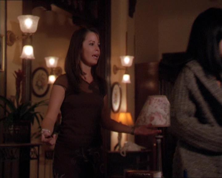 Charmed-Online-dot-210HeartbreakCity1693.jpg