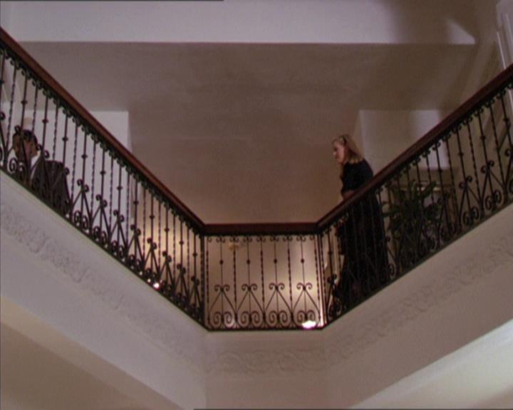 Charmed-Online-dot-210HeartbreakCity1746.jpg