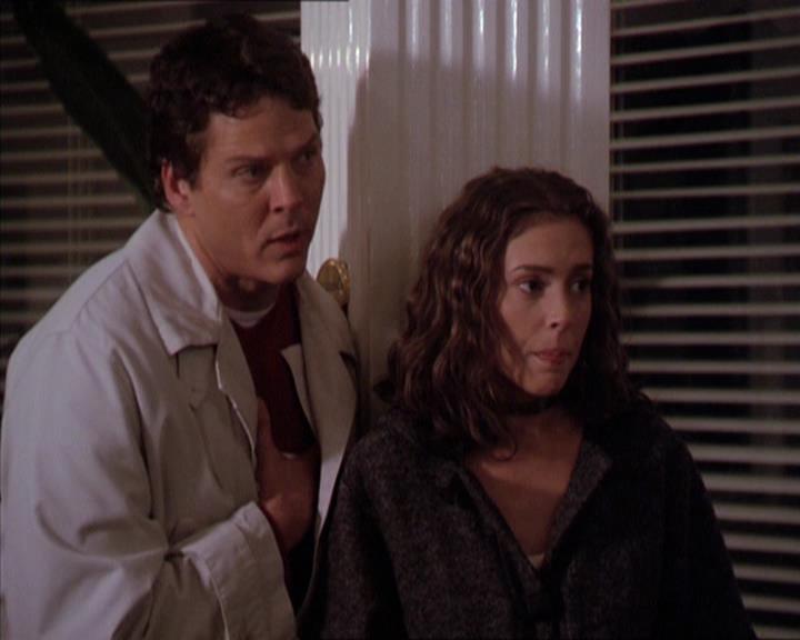 Charmed-Online-dot-210HeartbreakCity1763.jpg