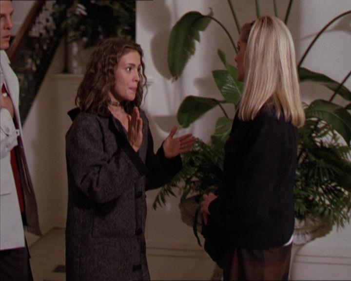 Charmed-Online-dot-210HeartbreakCity1779.jpg