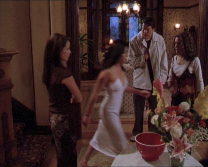 Charmed-Online-dot-210HeartbreakCity2001.jpg