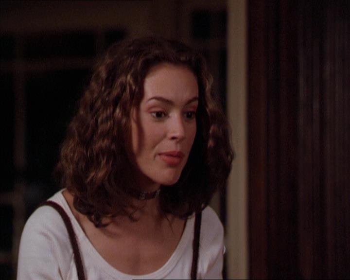 Charmed-Online-dot-210HeartbreakCity2028.jpg