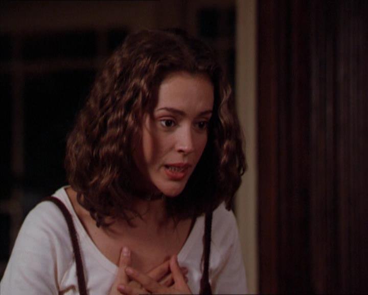 Charmed-Online-dot-210HeartbreakCity2029.jpg