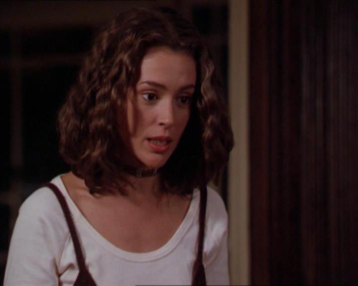 Charmed-Online-dot-210HeartbreakCity2032.jpg