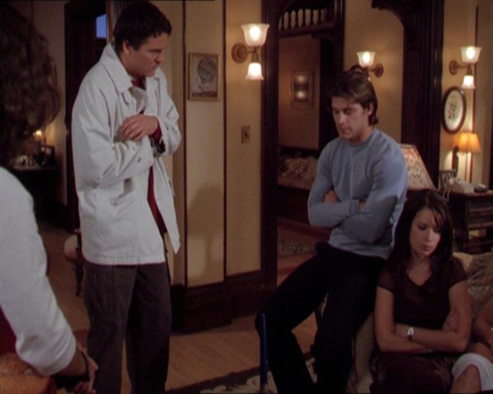 Charmed-Online-dot-210HeartbreakCity2081.jpg
