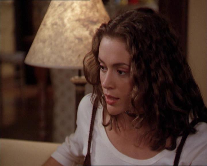 Charmed-Online-dot-210HeartbreakCity2131.jpg