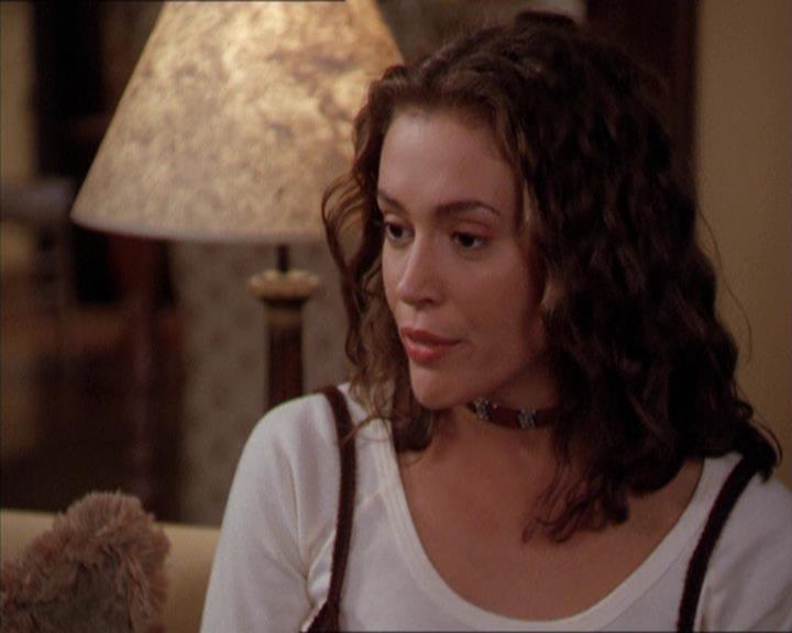 Charmed-Online-dot-210HeartbreakCity2135.jpg