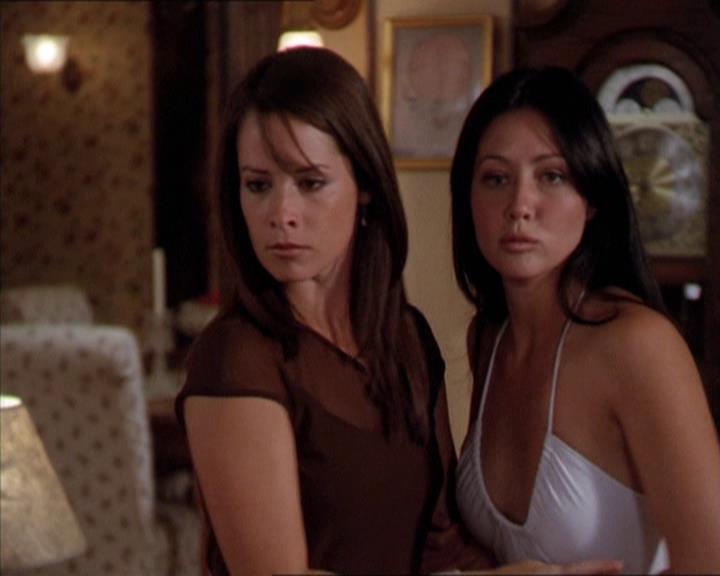 Charmed-Online-dot-210HeartbreakCity2178.jpg