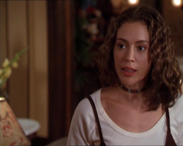 Charmed-Online-dot-210HeartbreakCity2181.jpg