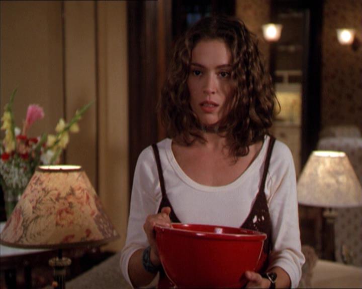 Charmed-Online-dot-210HeartbreakCity2184.jpg