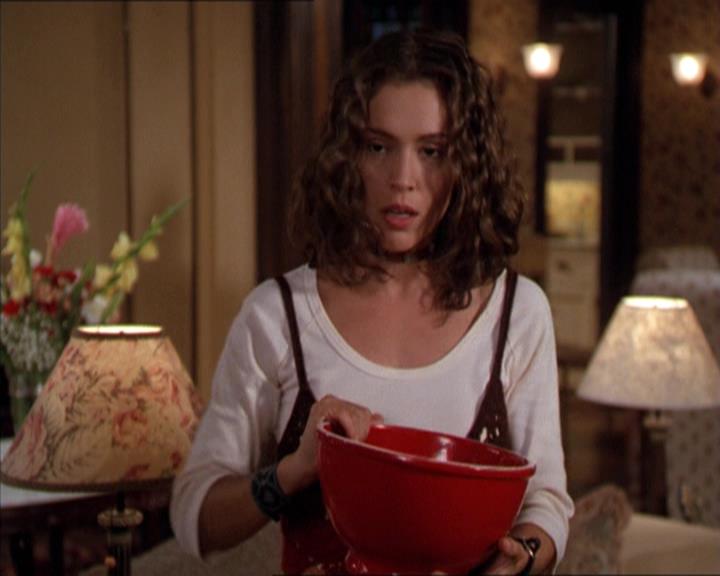 Charmed-Online-dot-210HeartbreakCity2185.jpg