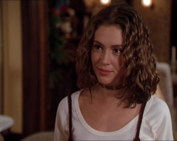 Charmed-Online-dot-210HeartbreakCity2215.jpg