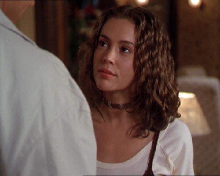 Charmed-Online-dot-210HeartbreakCity2218.jpg