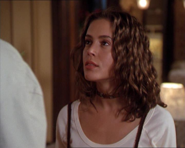 Charmed-Online-dot-210HeartbreakCity2238.jpg