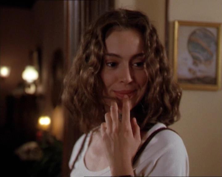 Charmed-Online-dot-210HeartbreakCity2246.jpg