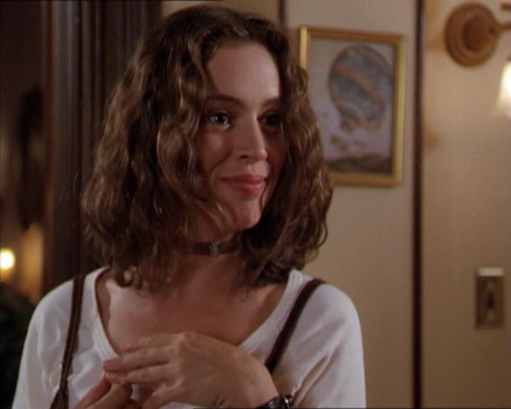 Charmed-Online-dot-210HeartbreakCity2250.jpg