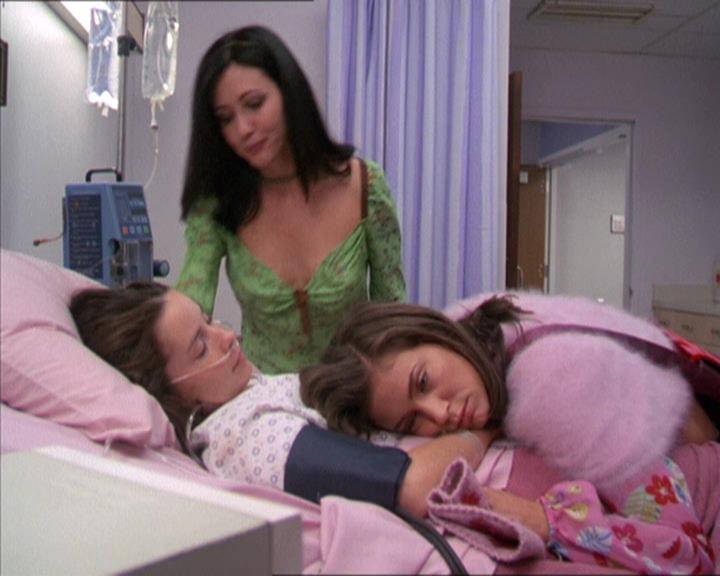 Charmed-Online-dot-212Awakened0652.jpg