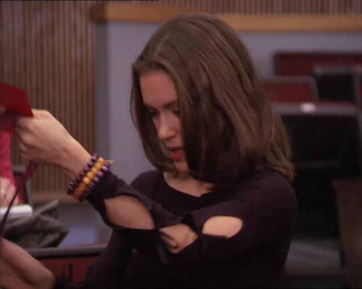 Charmed-Online-dot-213AnimalPragmatism0104.jpg