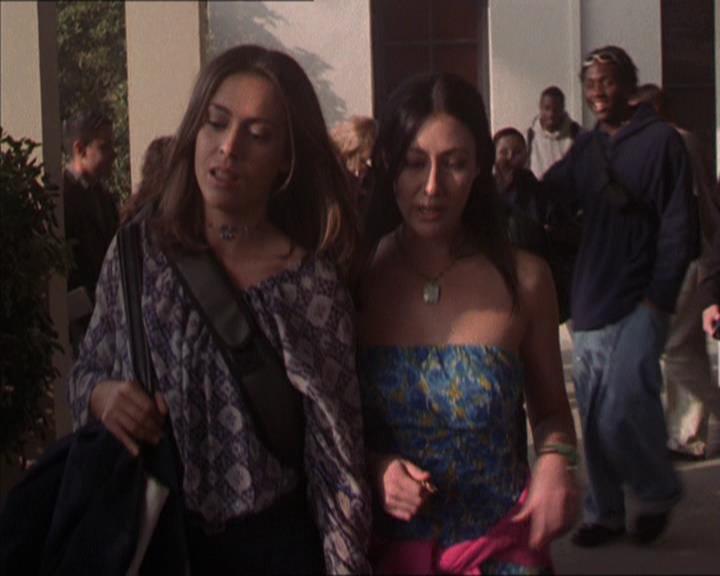 Charmed-Online-dot-214PardonMtPast0401.jpg