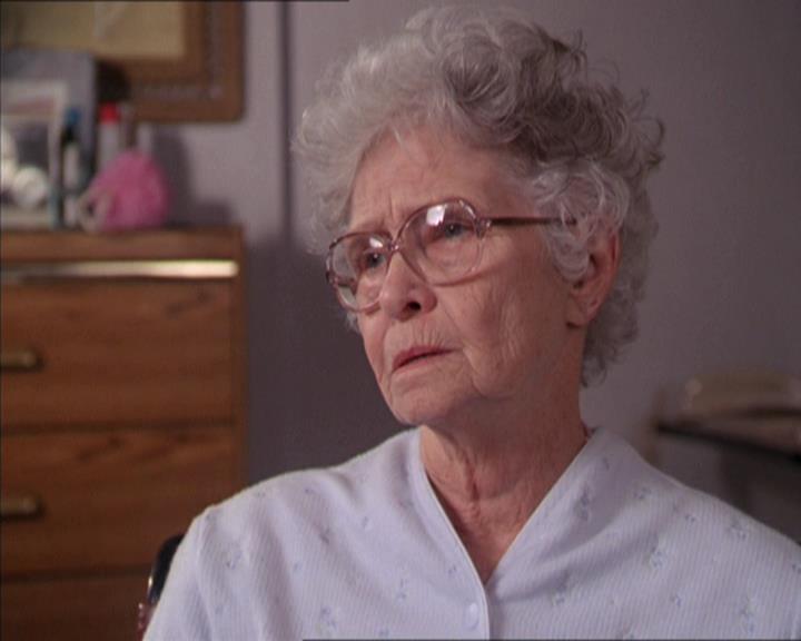 Charmed-Online-dot-214PardonMtPast1766.jpg Charmed-Online-dot-214PardonMtPast1766.jpg