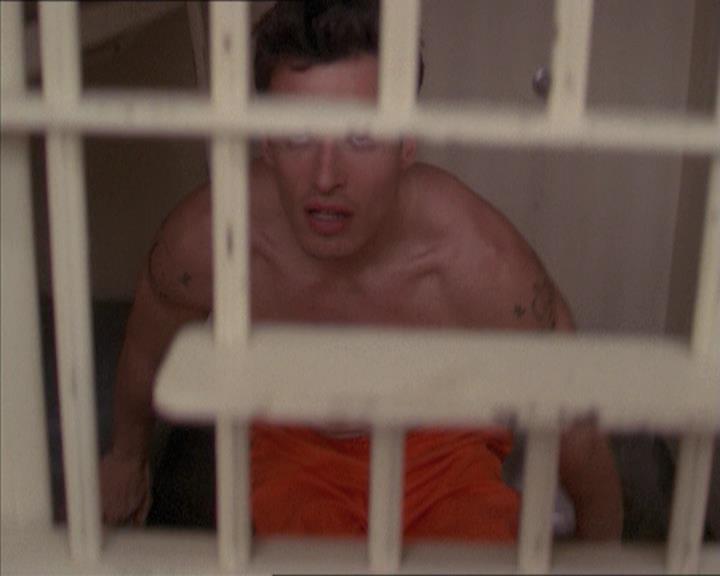 Charmed-Online-dot-215GiveMeASign0016.jpg