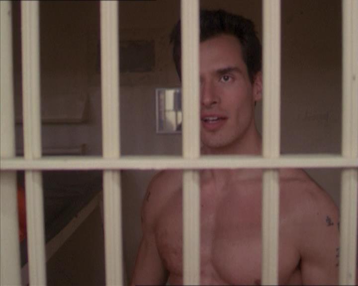 Charmed-Online-dot-215GiveMeASign0018.jpg