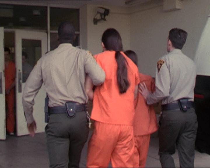 Charmed-Online-dot-215GiveMeASign0037.jpg