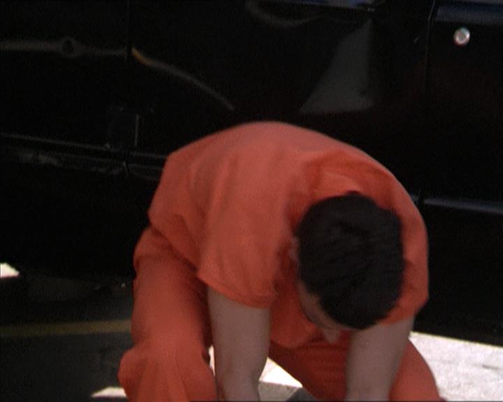 Charmed-Online-dot-215GiveMeASign0063.jpg