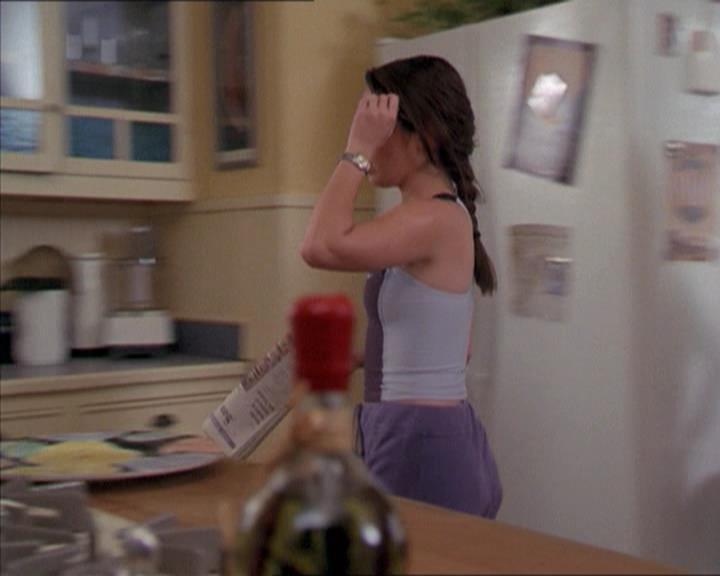 Charmed-Online-dot-215GiveMeASign0095.jpg