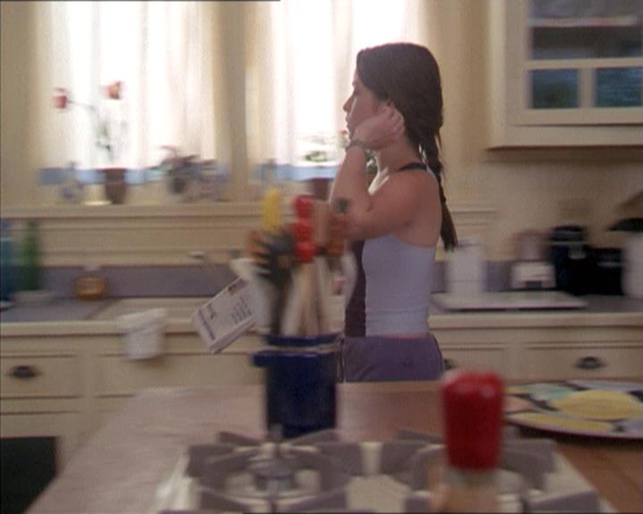 Charmed-Online-dot-215GiveMeASign0096.jpg