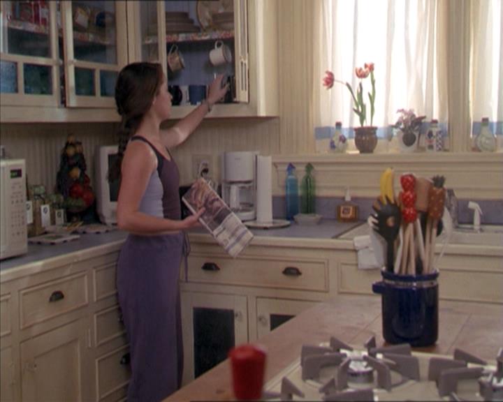 Charmed-Online-dot-215GiveMeASign0101.jpg