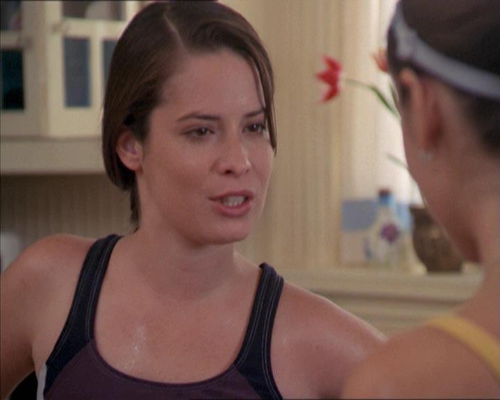 Charmed-Online-dot-215GiveMeASign0135.jpg