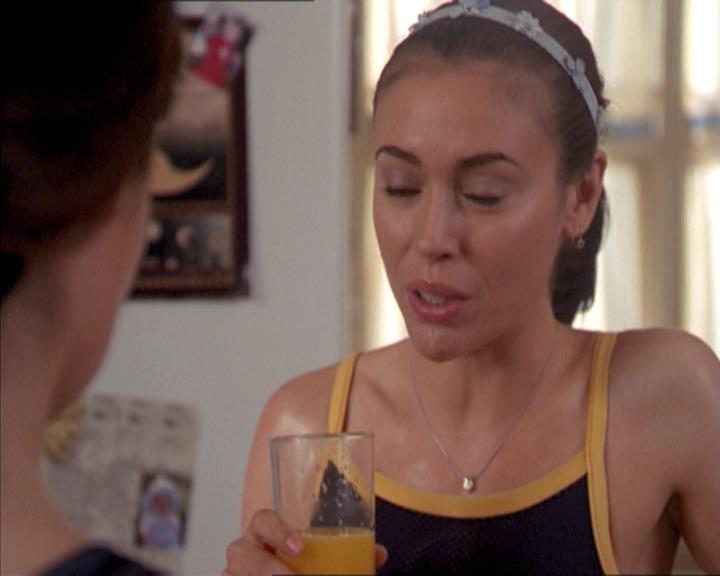 Charmed-Online-dot-215GiveMeASign0138.jpg