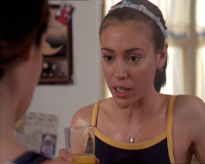 Charmed-Online-dot-215GiveMeASign0139.jpg