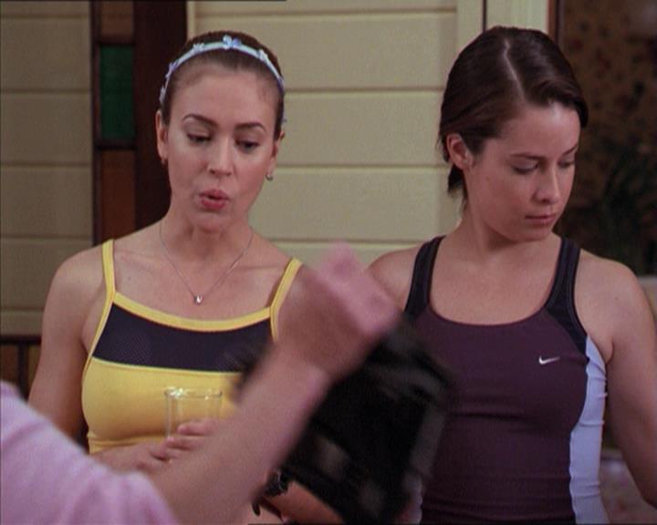 Charmed-Online-dot-215GiveMeASign0190.jpg