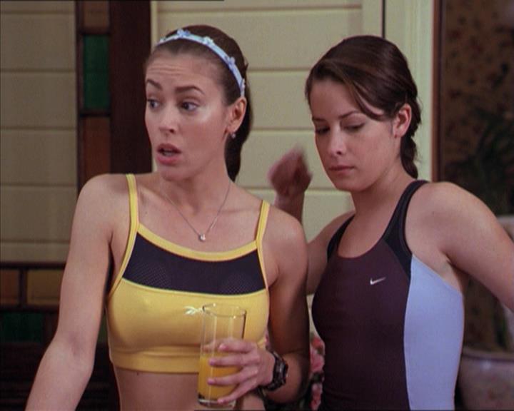 Charmed-Online-dot-215GiveMeASign0198.jpg