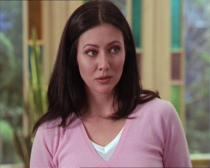 Charmed-Online-dot-215GiveMeASign0204.jpg