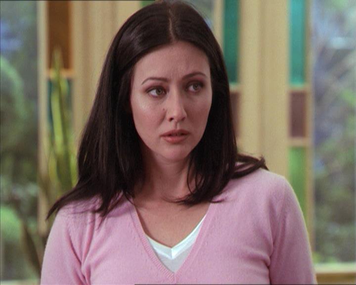Charmed-Online-dot-215GiveMeASign0208.jpg
