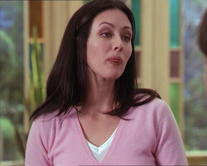 Charmed-Online-dot-215GiveMeASign0212.jpg