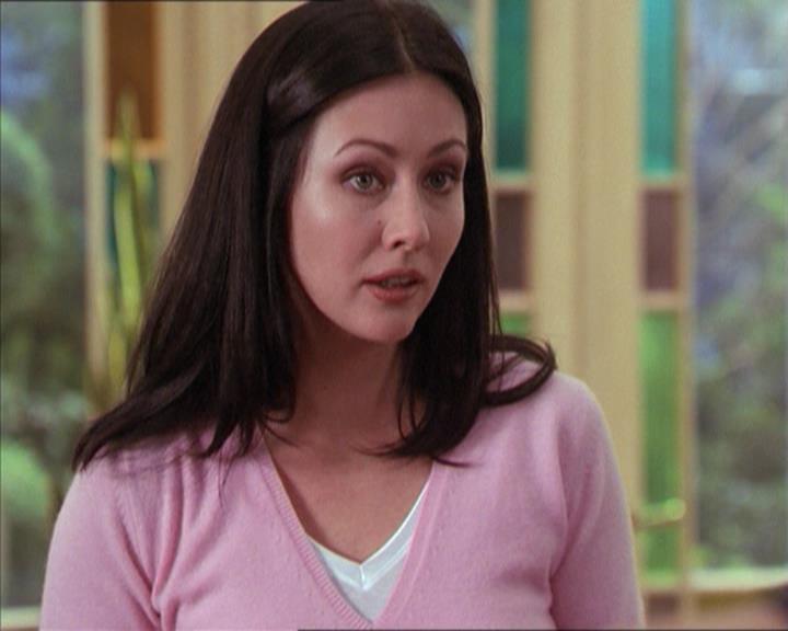 Charmed-Online-dot-215GiveMeASign0220.jpg