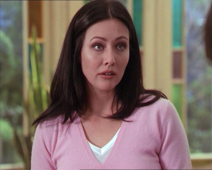 Charmed-Online-dot-215GiveMeASign0221.jpg