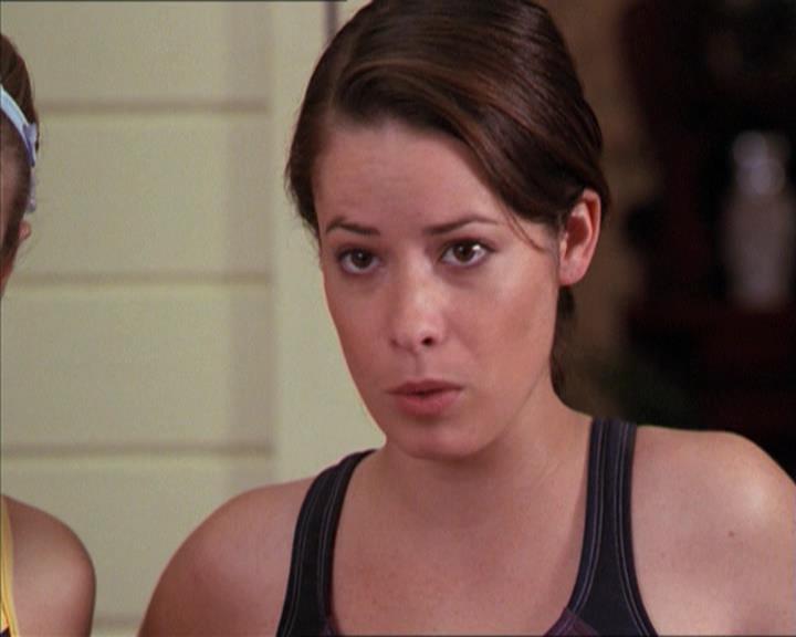 Charmed-Online-dot-215GiveMeASign0228.jpg