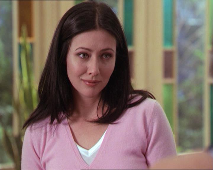 Charmed-Online-dot-215GiveMeASign0234.jpg