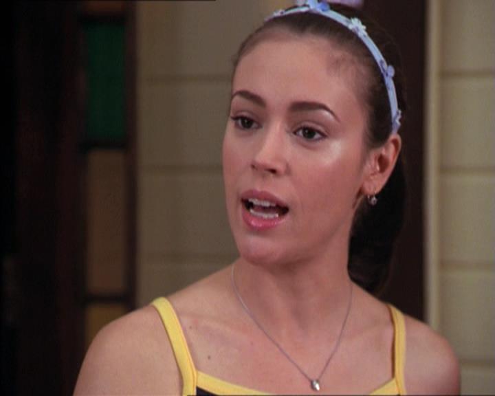 Charmed-Online-dot-215GiveMeASign0237.jpg