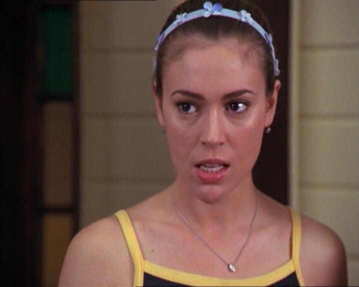 Charmed-Online-dot-215GiveMeASign0241.jpg