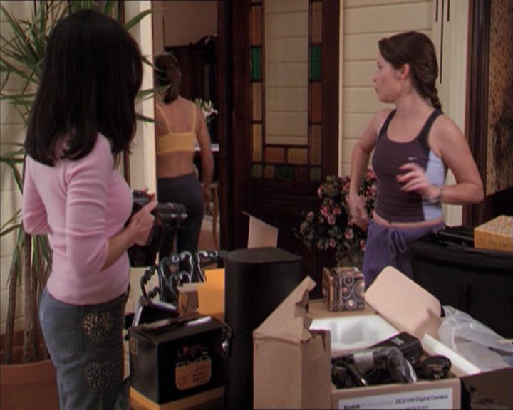 Charmed-Online-dot-215GiveMeASign0245.jpg