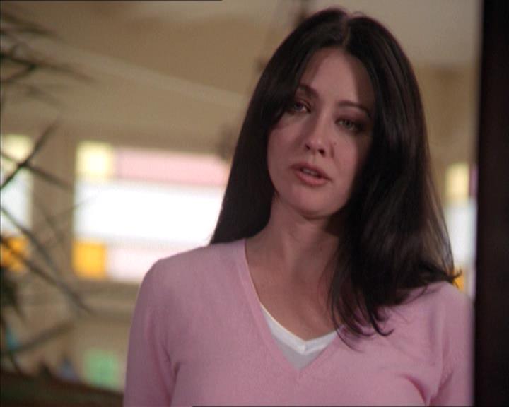 Charmed-Online-dot-215GiveMeASign0260.jpg