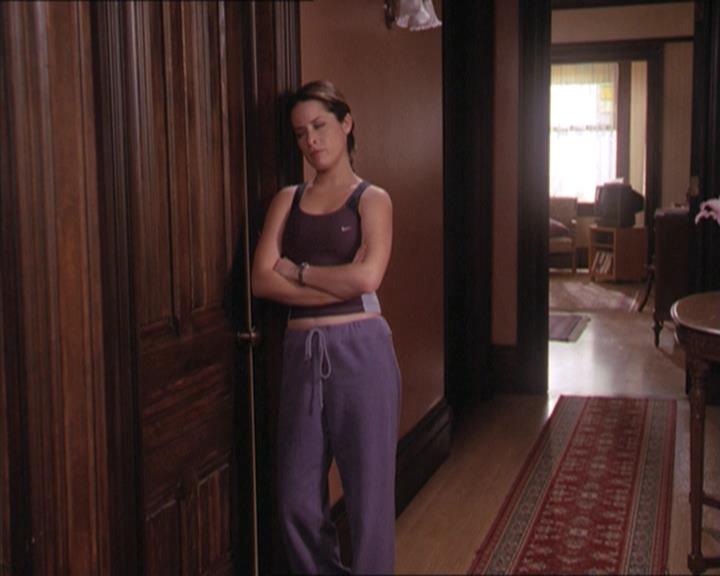 Charmed-Online-dot-215GiveMeASign0263.jpg