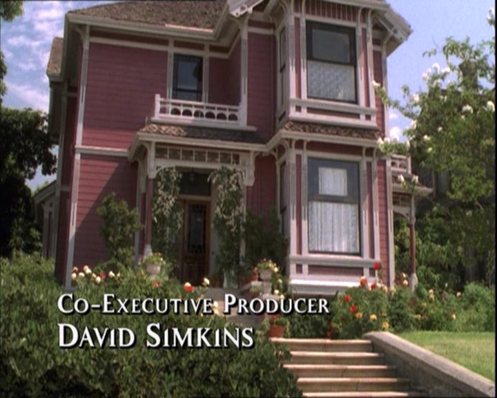 Charmed-Online-dot-215GiveMeASign0364.jpg
