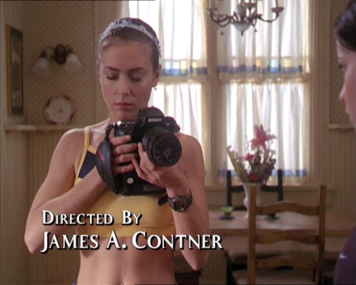 Charmed-Online-dot-215GiveMeASign0371.jpg